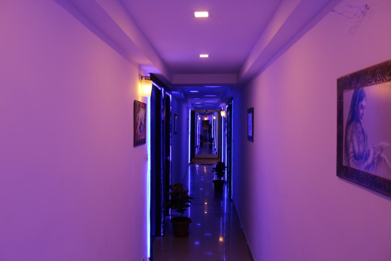 Hotel Kum Kum Adalaj المظهر الخارجي الصورة