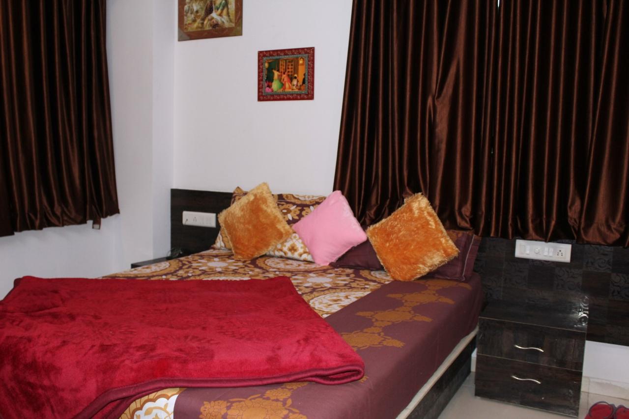 Hotel Kum Kum Adalaj المظهر الخارجي الصورة